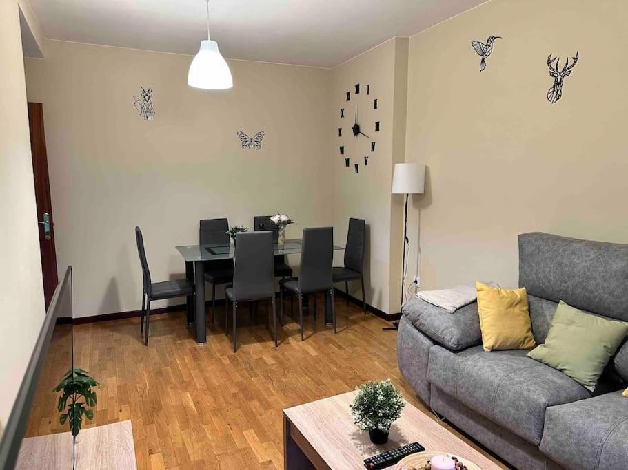 Apartamento Con Vistas A La Montana Infiesto Luaran gambar