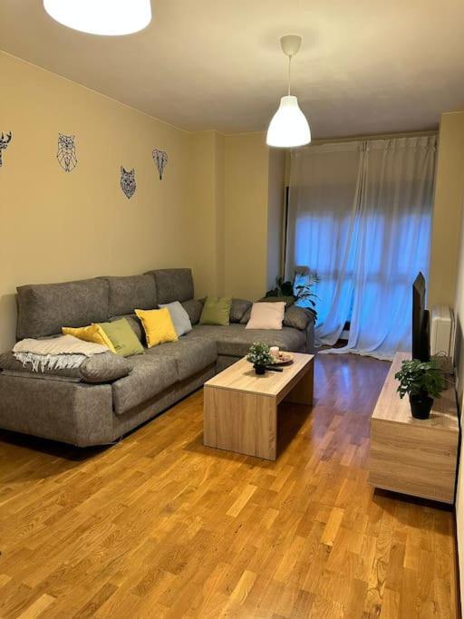 Apartamento Con Vistas A La Montana Infiesto Luaran gambar